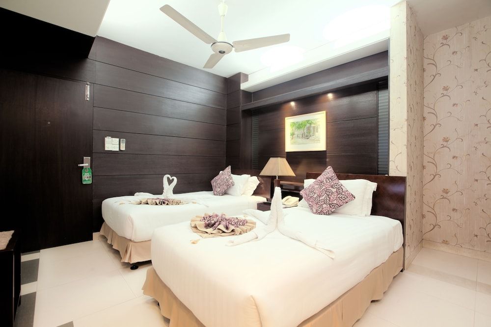 Well Park Residence Boutique Hotel Premier Twin Room 3