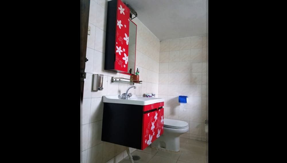 Hotel De Meridian Deluxe Twin Room, 2 Twin Beds, Smoking, Bathtub 3