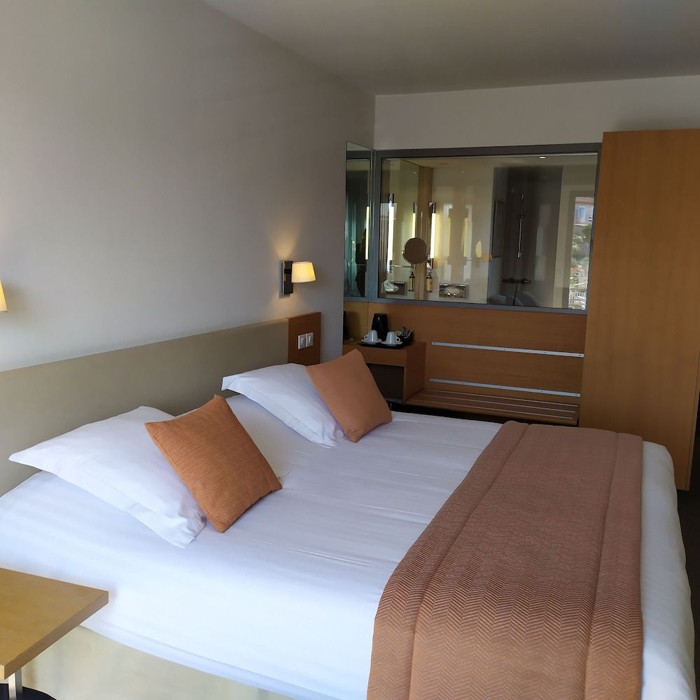 Best Western Premier Hotel Vieux Port Comfort Room, 1 Queen Bed, Non Smoking, Balcony 2