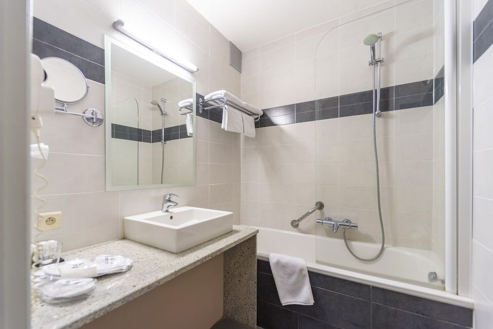 Ambiotel Standard Double or Twin Room 7