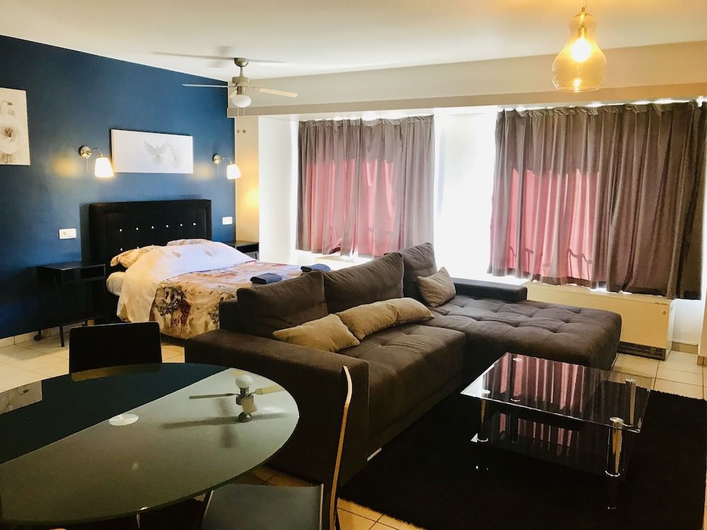 Master Suite in Antwerp city (4B)