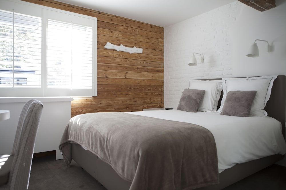 Made in Louise Comfort Room 2