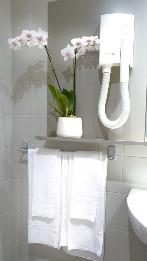 Atlas Hotel Brussels Twin Room 5