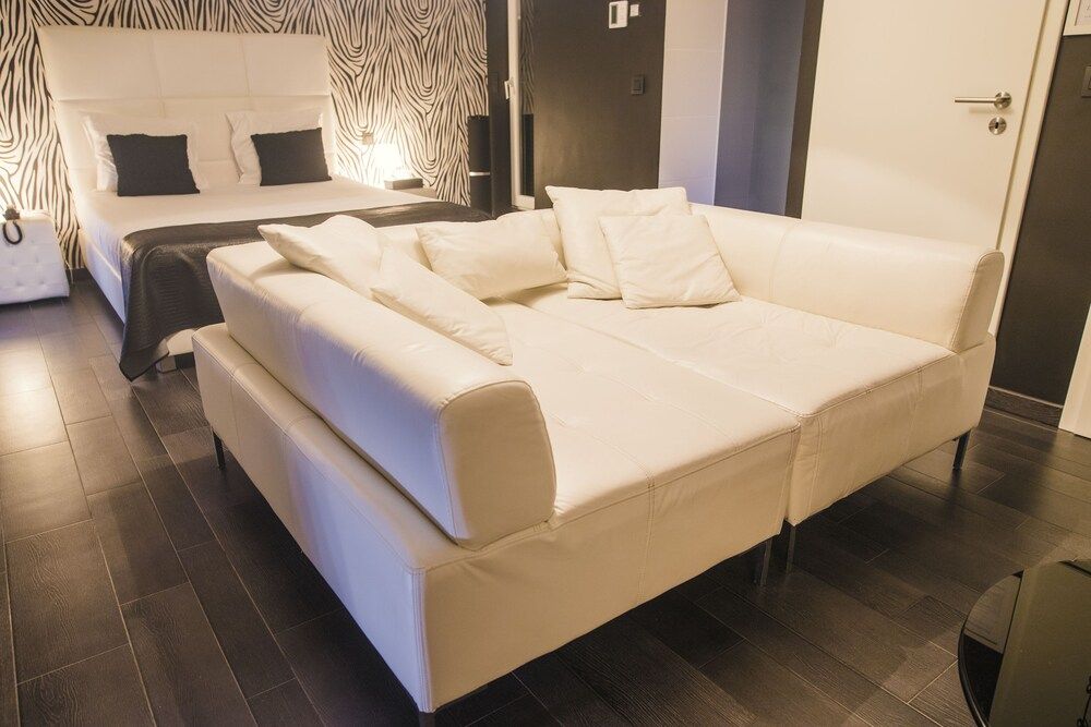 Verone Rocourt Classic Double Room 16