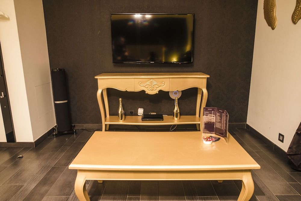 Verone Rocourt Deluxe Suite, Hot Tub 47