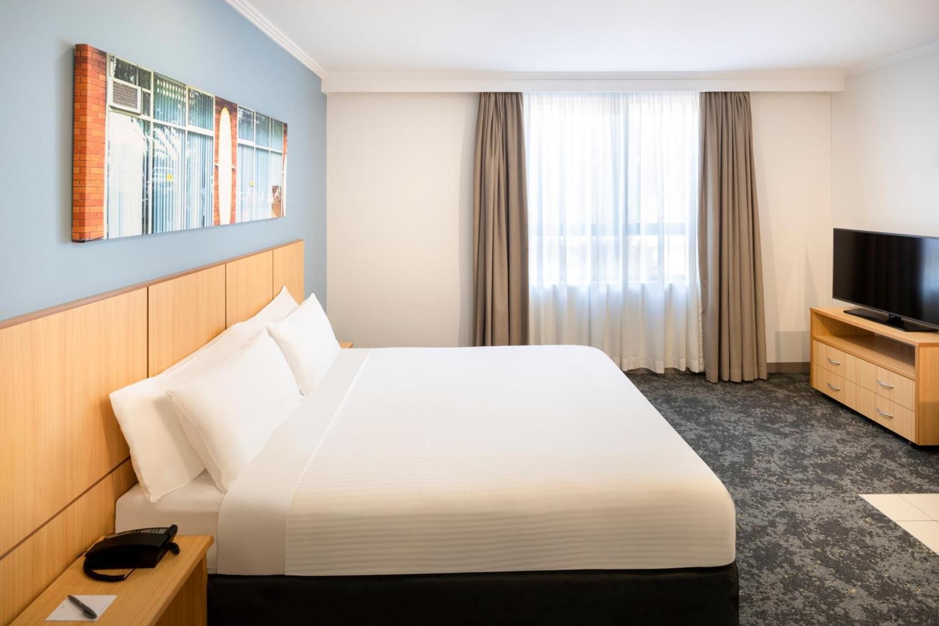 Standard Accessible Queen Room