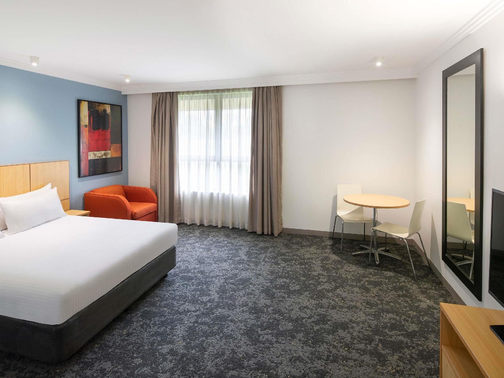 Standard Accessible Queen Room