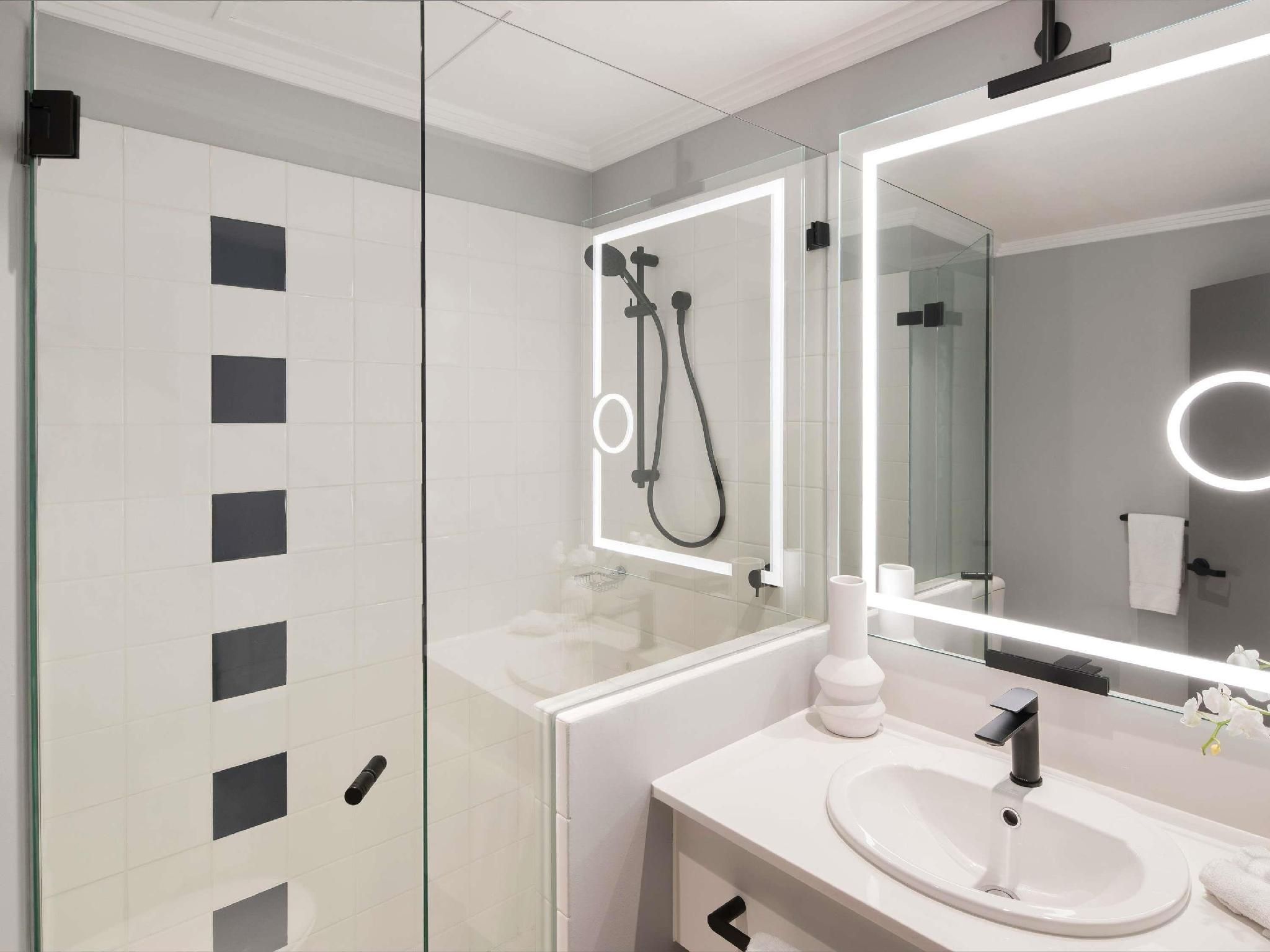 The Sebel Sydney Martin Place Classic Queen Room 2