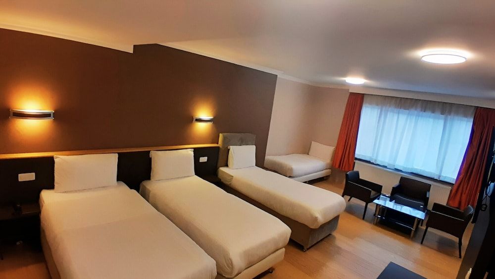 Hotel Taormina Brussels Airport Standard Quadruple Room, Multiple Beds, Non Smoking 3