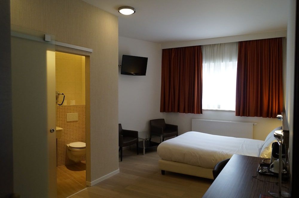 Hotel Taormina Brussels Airport Superior Double Room, 1 Queen Bed, Non Smoking