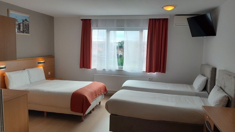 Hotel Taormina Brussels Airport Standard Quadruple Room, Multiple Beds, Non Smoking 4