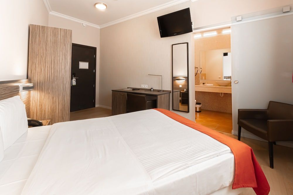 Hotel Taormina Brussels Airport Superior Double Room, 1 Queen Bed, Non Smoking 3