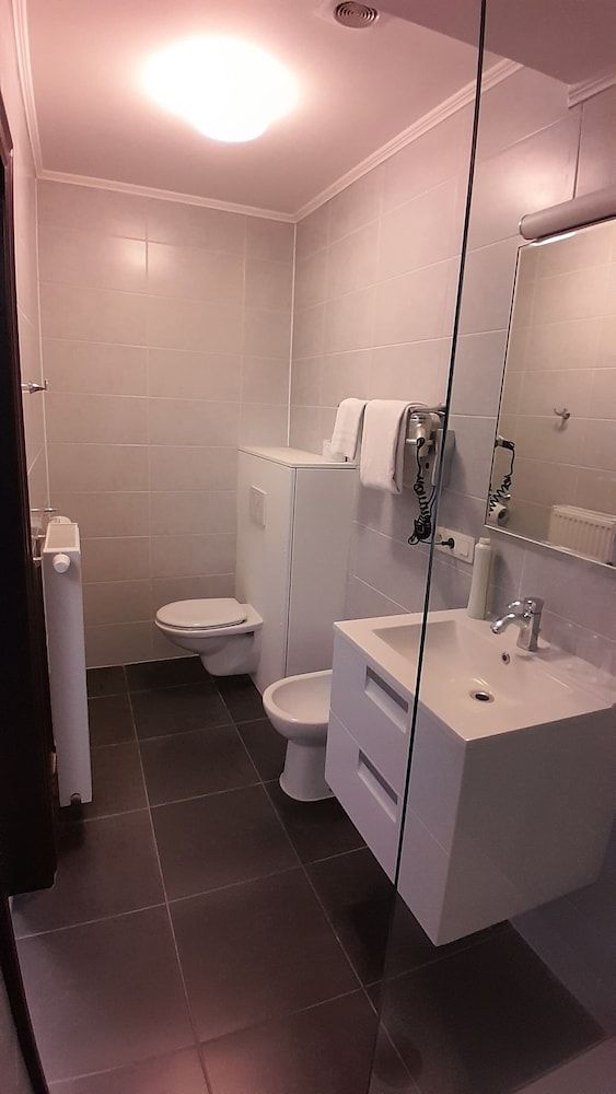 Hotel Taormina Brussels Airport Standard Quadruple Room, Multiple Beds, Non Smoking 10