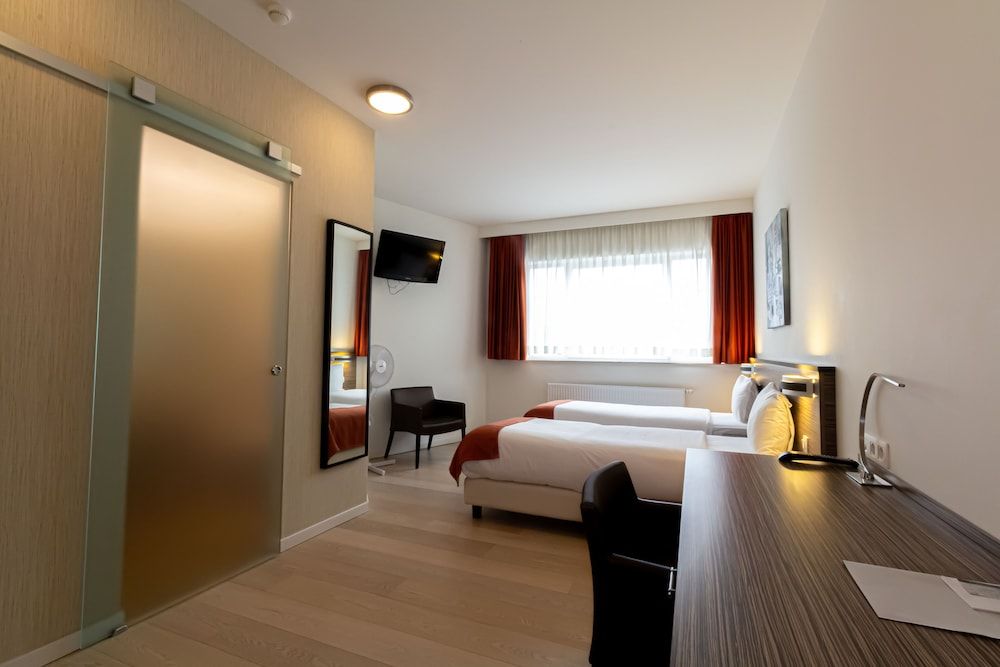Hotel Taormina Brussels Airport Standard Twin Room, 2 Twin Beds, Non Smoking 2
