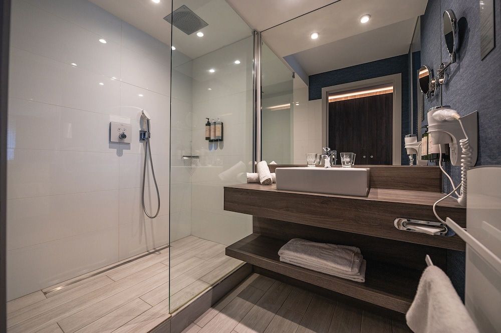 Van der Valk Hotel Liège Congrès Standard Room, 1 King Bed 5