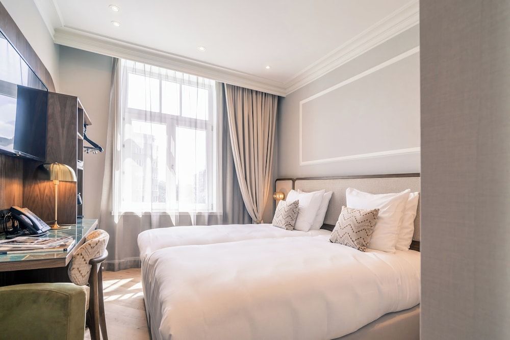 Room - 1 Twin, City View
