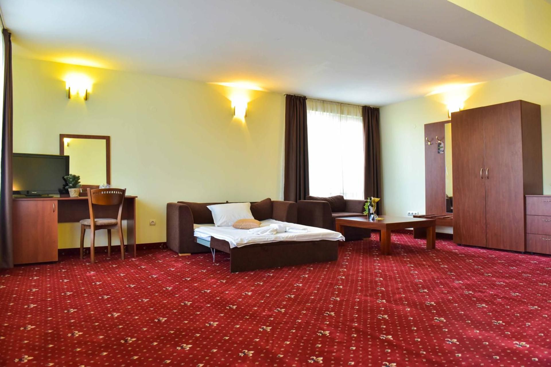 Twin Room (2 Adults + 1 Child)