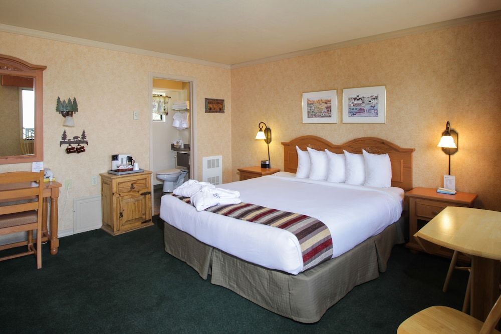Deluxe Room, 1 King Bed