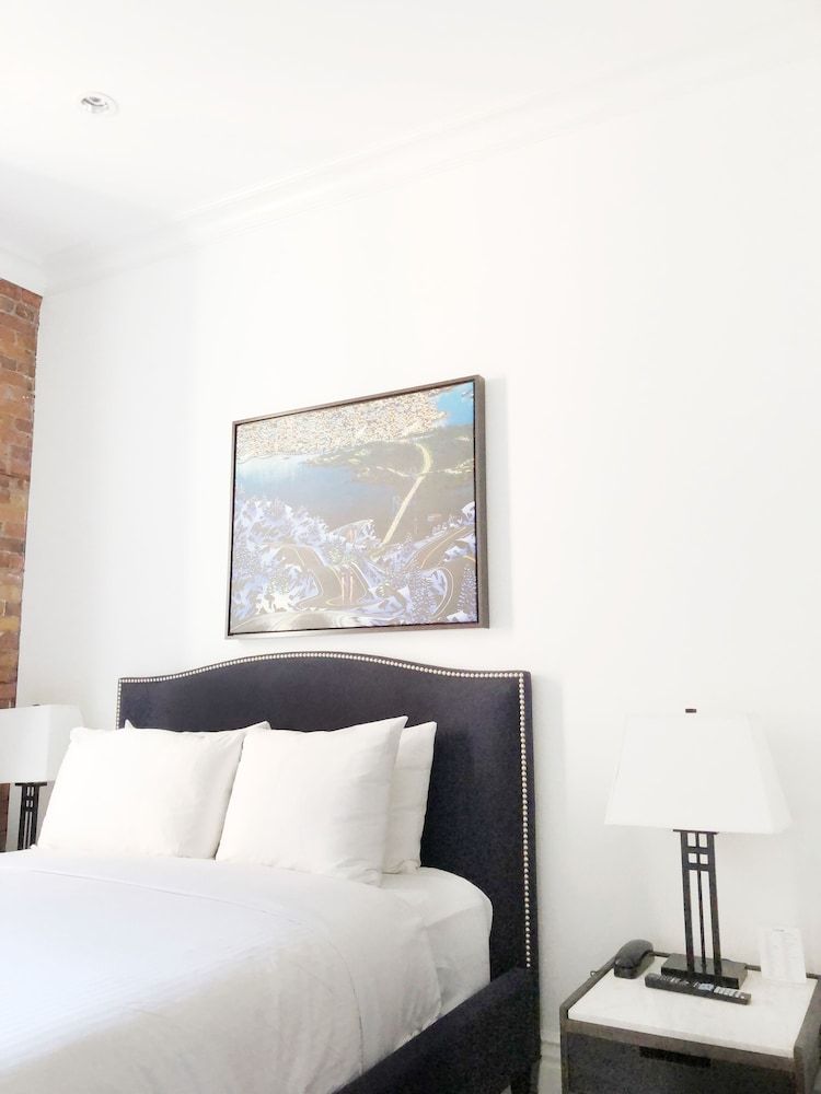 Victorian Hotel Legacy 1 Queen 2