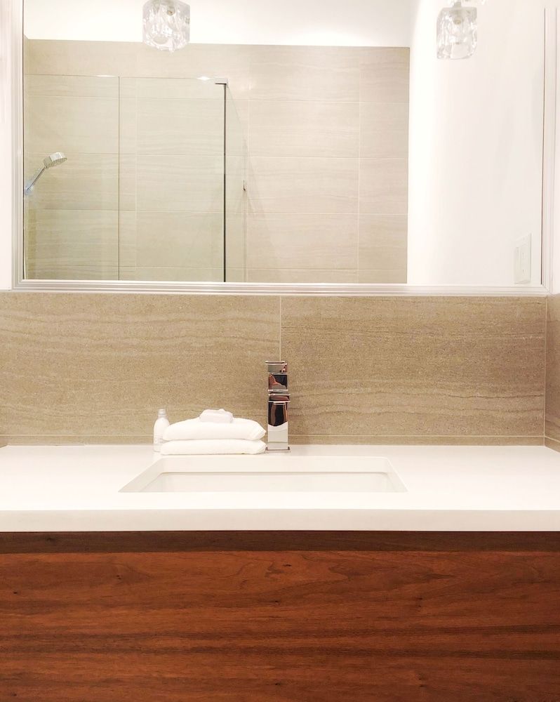 Victorian Hotel Legacy 1 Queen 5