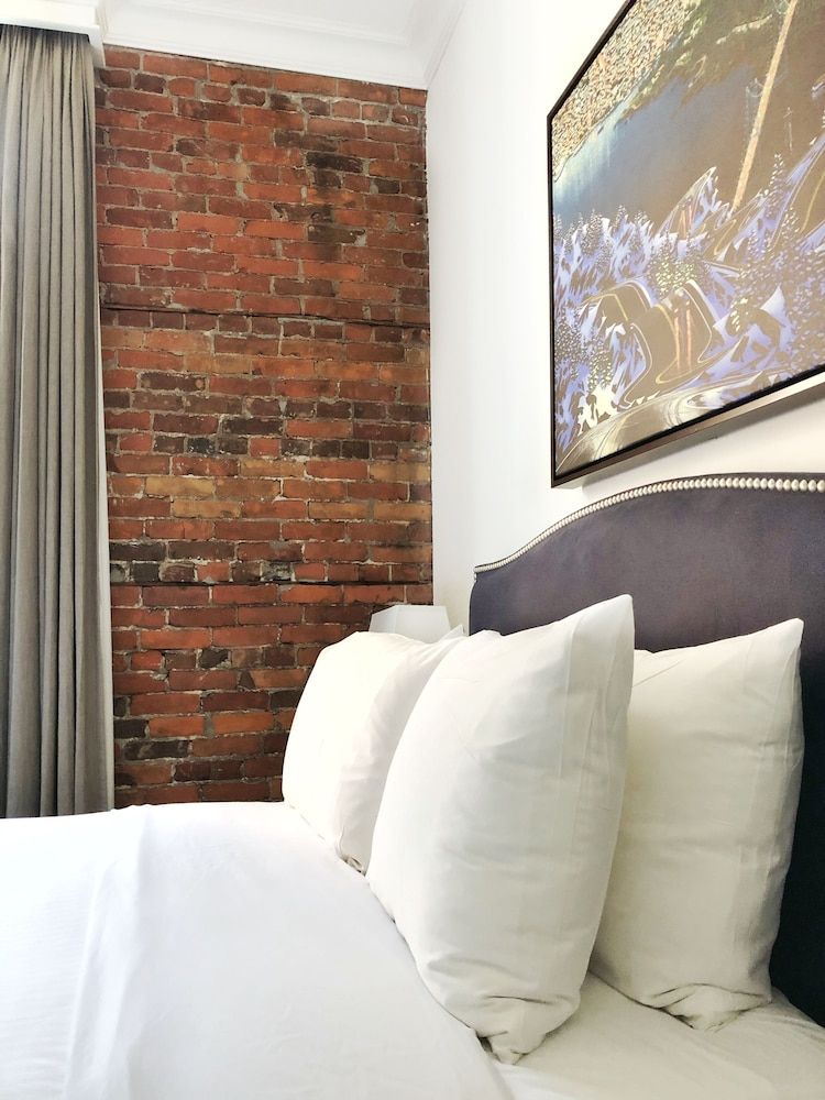 Victorian Hotel Legacy 1 Queen 3