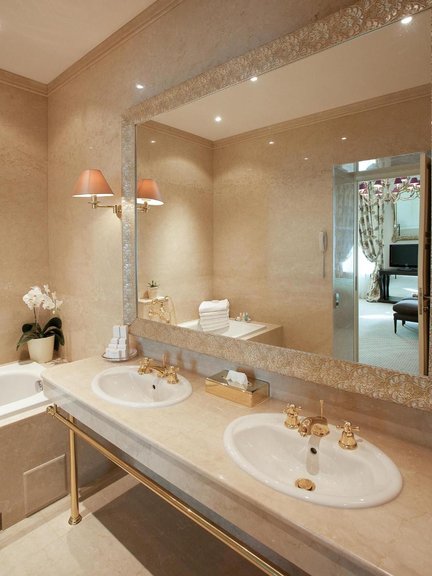 Suite with Spa Access