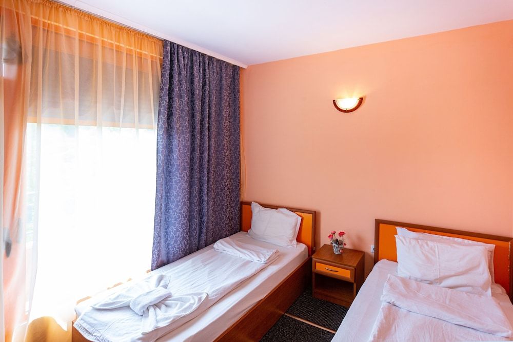 Family Hotel Jemelly Standard Double Room 6