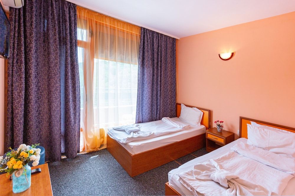 Family Hotel Jemelly Standard Double Room 5