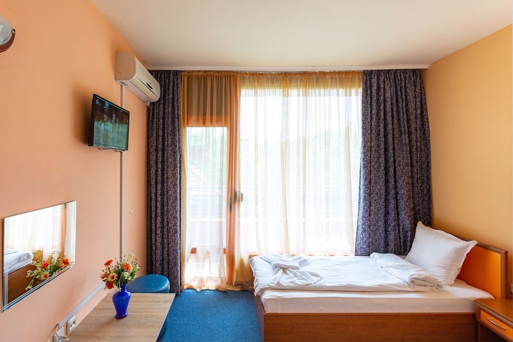 Family Hotel Jemelly Standard Double Room 8