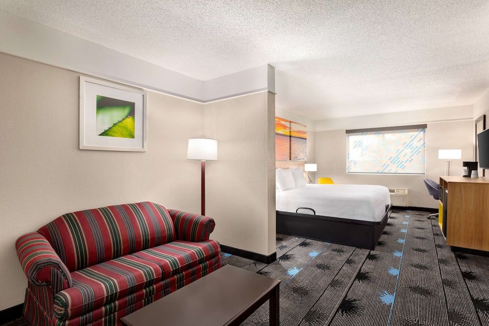 Studio Suite, 1 King Bed, Non Smoking