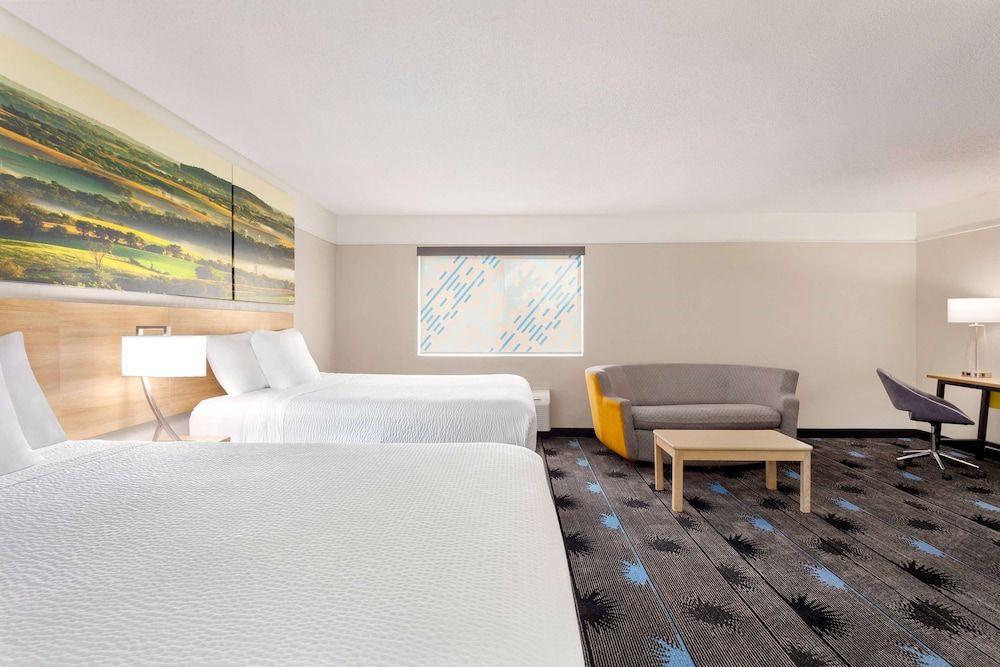 Suite, 2 Queen Beds, Non Smoking