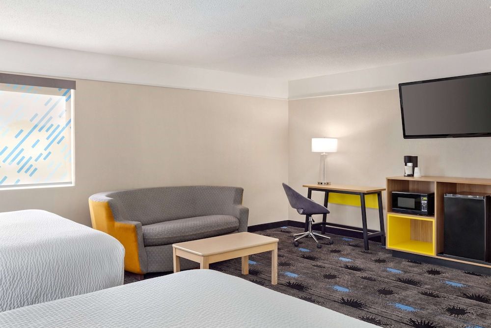 Suite, 2 Queen Beds, Non Smoking