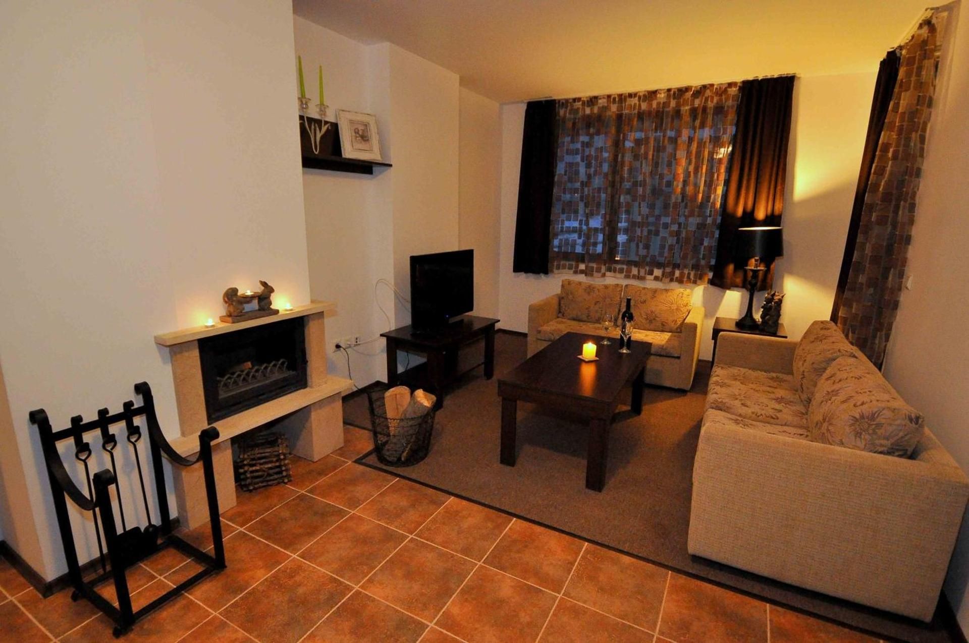 Two-Bedroom Apartment with Fireplace