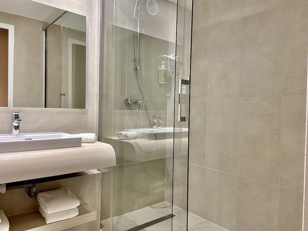 Hotel Central Saint Germain Standard Twin Room 3