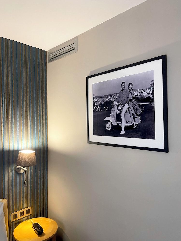 Hotel Central Saint Germain Standard Twin Room 4