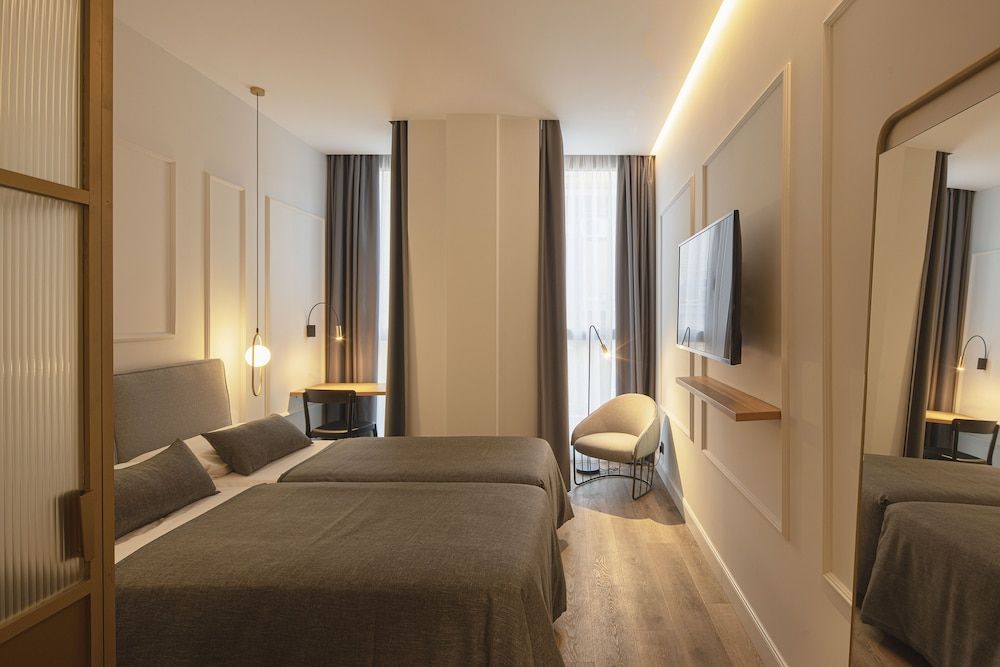 Hotel Conqueridor Economy Double Room (in the annex building) 5