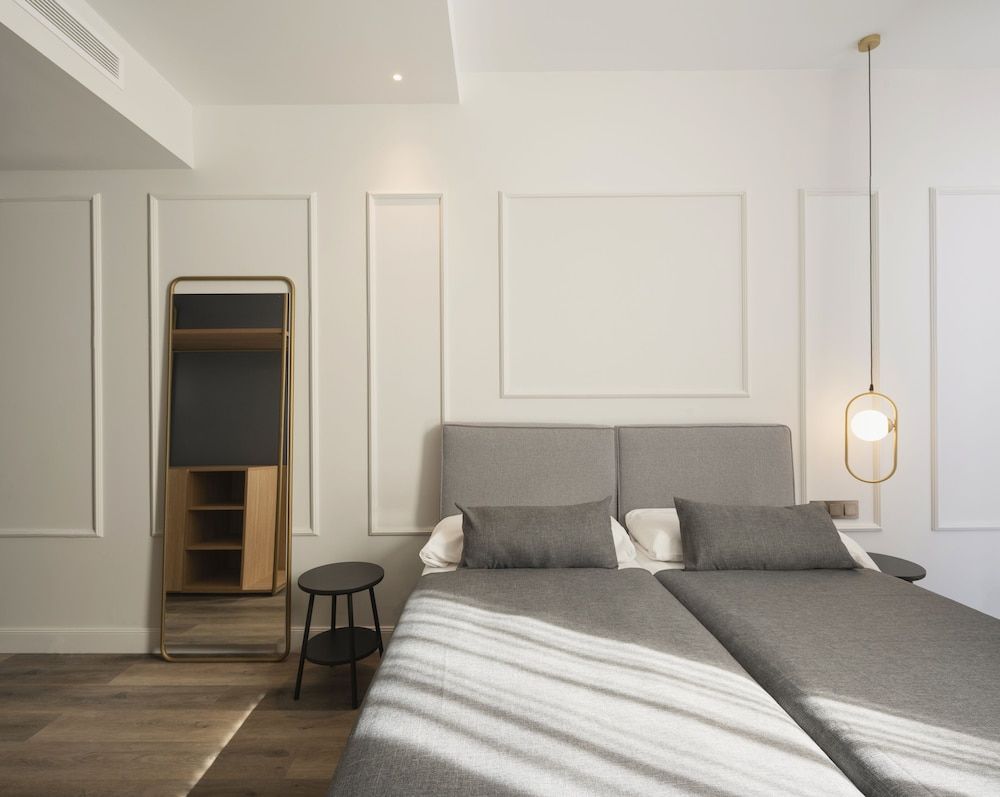 Hotel Conqueridor Economy Double Room (in the annex building) 7