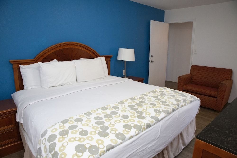 Dream Inn 2 Beds With Balcony 7