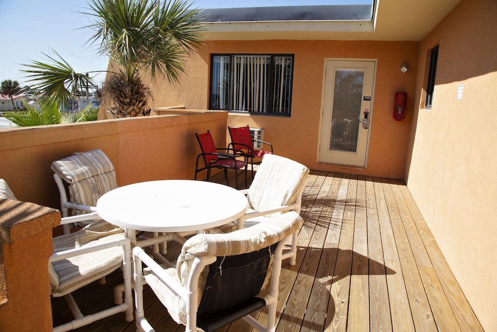 Dream Inn 2 Beds With Balcony 15