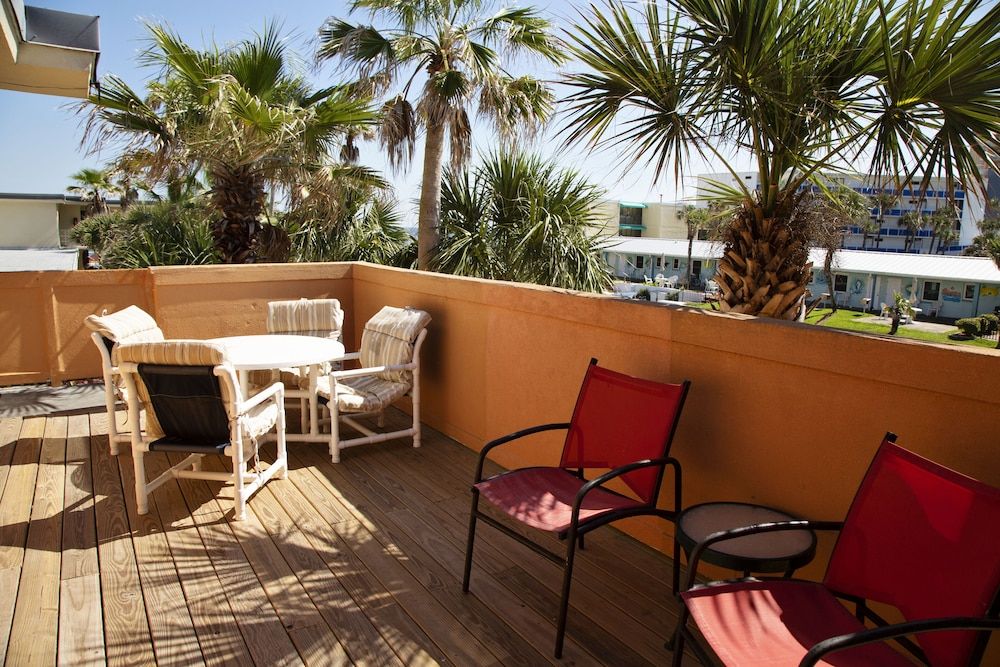 Dream Inn 2 Beds With Balcony 17