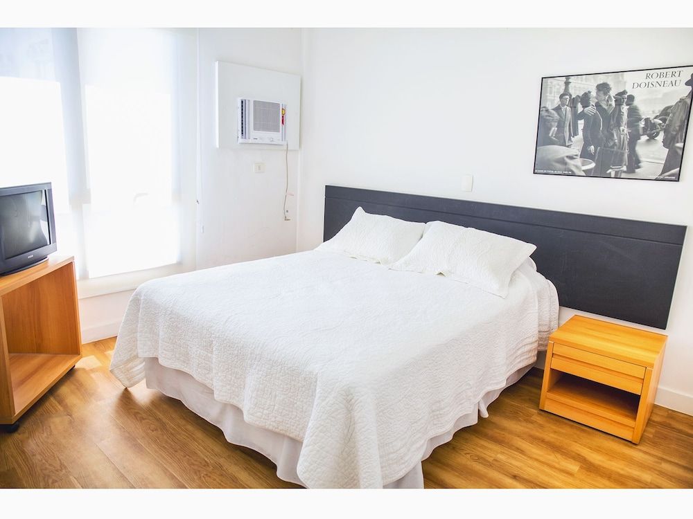 undefined Jump in Bed Leblon 4 5