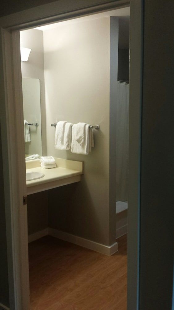 North Star Lodge and Resort Standard Room, 1 King Bed 4