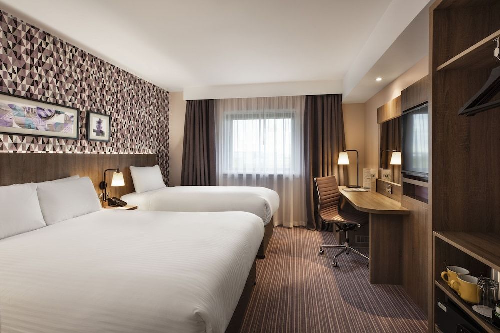 Leonardo London Heathrow Airport Runway View King and Single