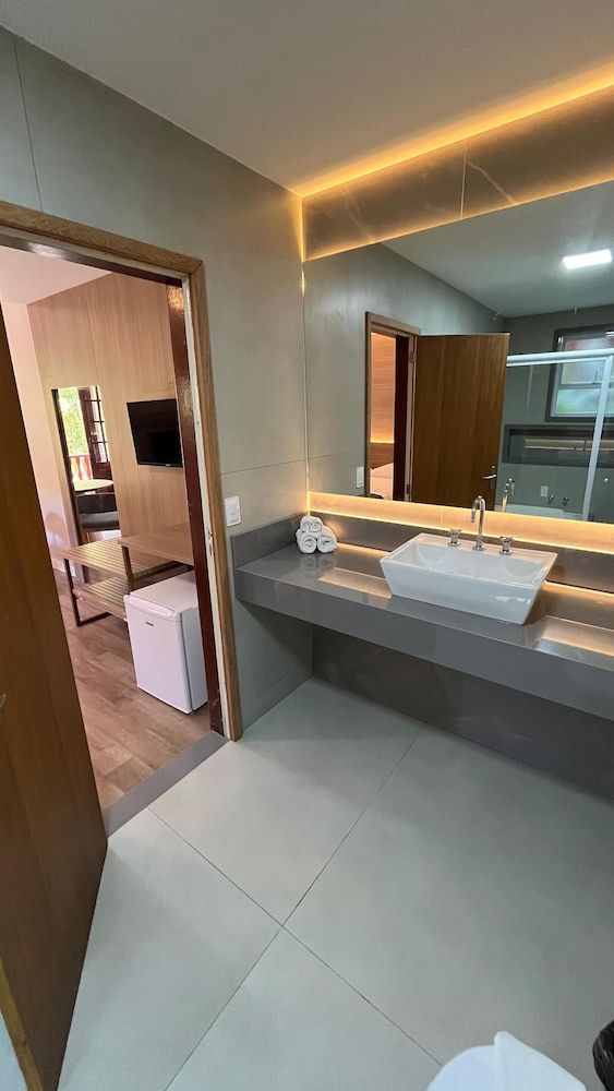 Quarto Duplo com Banheira Hidromassagem