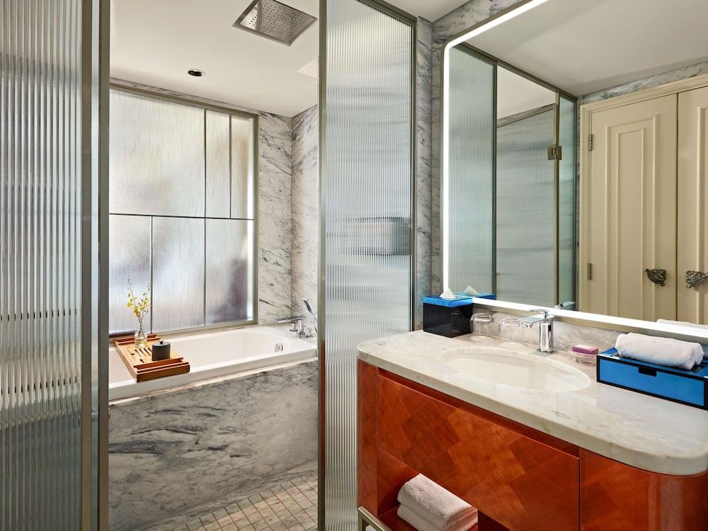 Movenpick Hotel Hanoi Centre Premium Room, 1 King Bed (Complimentary Daily Chocolate Hour) 3