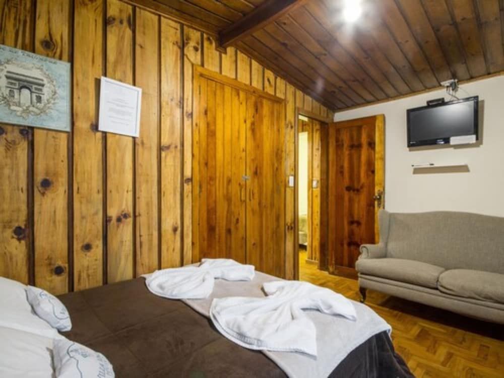 Junior Room, Fireplace, Ground Floor