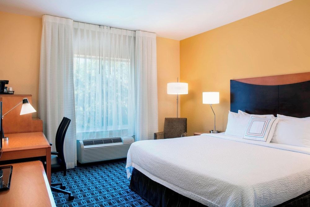 Room, 1 King Bed, Non Smoking (Hearing Accessible)