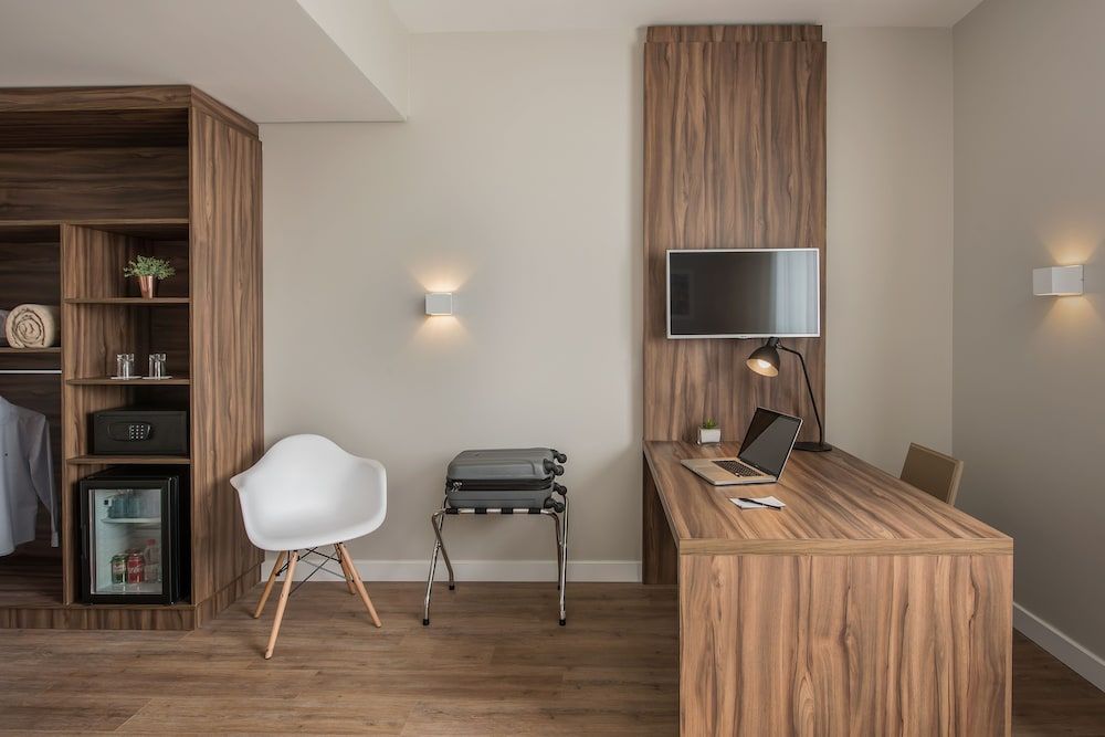 Intercity Patio Pindamonhangaba Standard PwD Disability Access Triple - 1 Double Bed and 1 Single Bed 3
