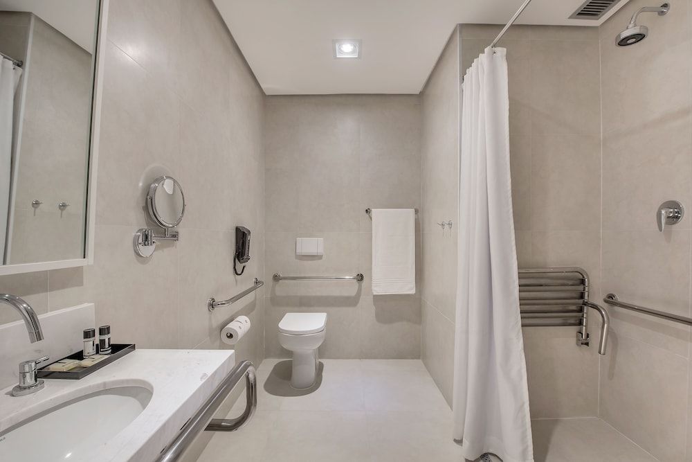 Intercity Patio Pindamonhangaba Standard PwD Disability Access Triple - 1 Double Bed and 1 Single Bed 4