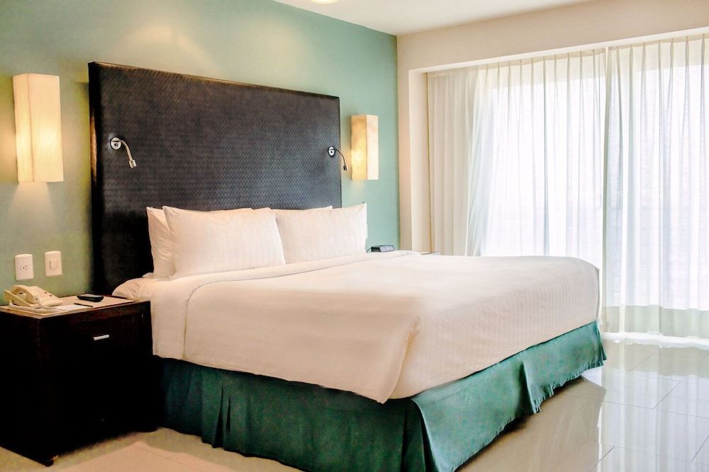 Emporio Veracruz Hotel Superior Room, 1 King Bed, Ocean View 2